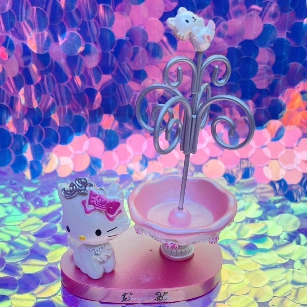 Sanrio Charmmy Kitty Fountain Ring 💍 Holder